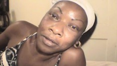 Dark skinned nympho Susan sends her lips pleasing a long white stick
